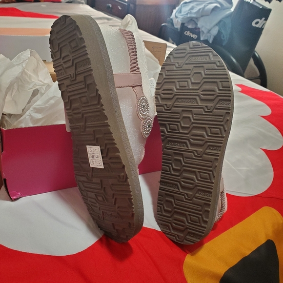 Sandles - Picture 2 of 3